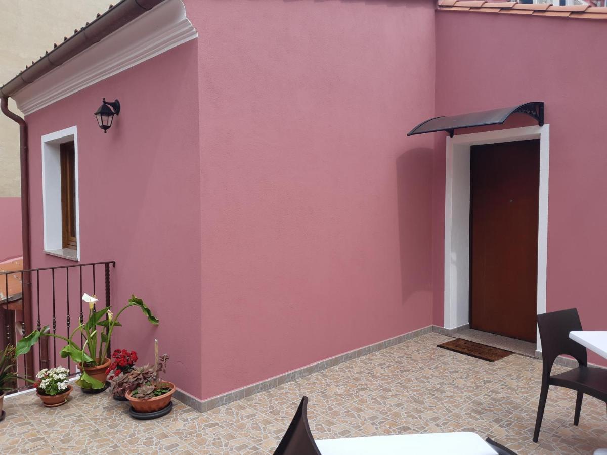 B&B La Genuina Guspini Exterior photo